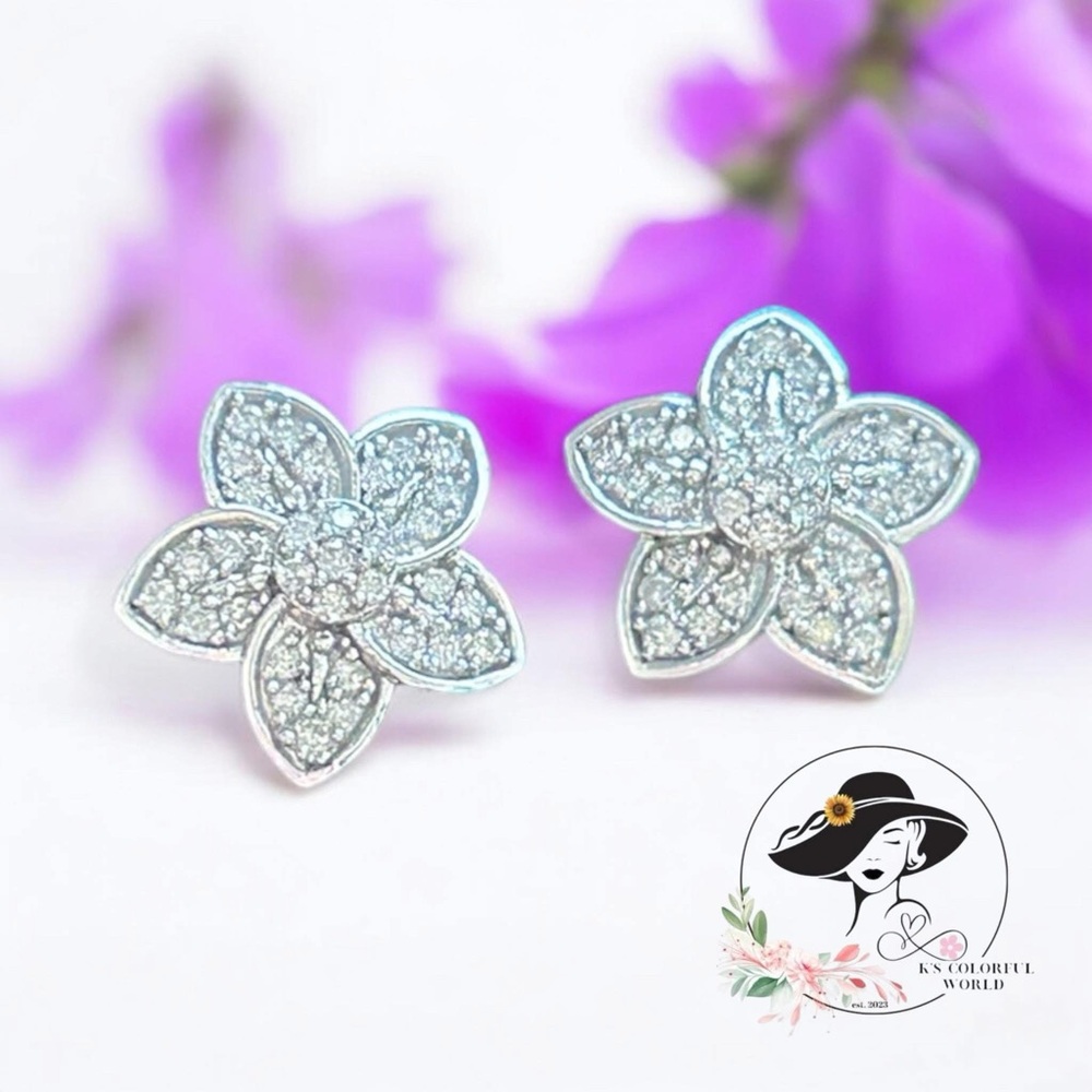 18k White Gold Floral Earrings